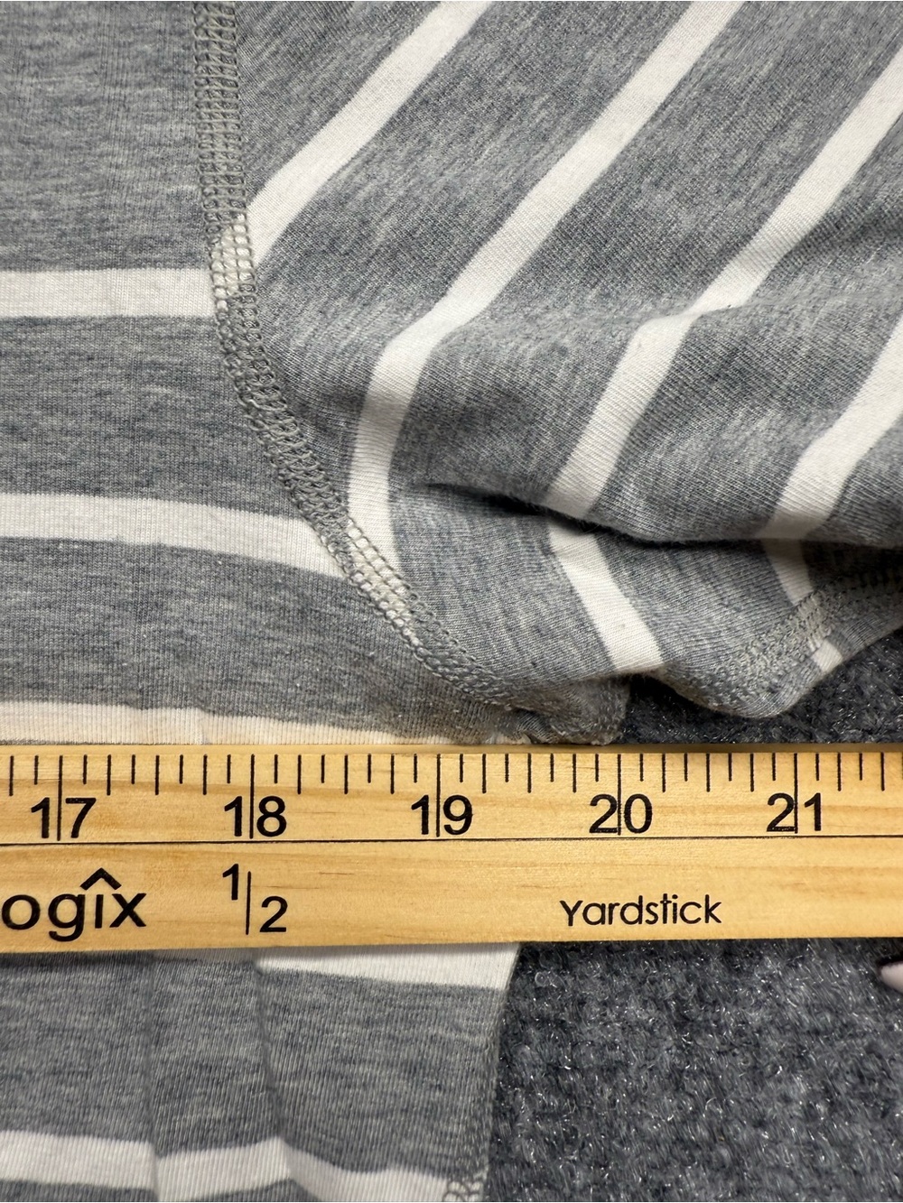Lululemon Athletica Men's medium Grey Striped Crew Neck T-Shirt - Picture 3 of 4